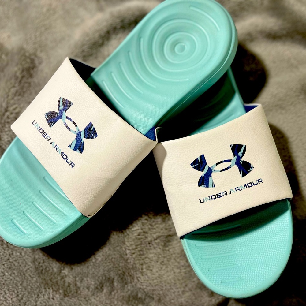 Under Armour Slides in GREAT condition. Size 11